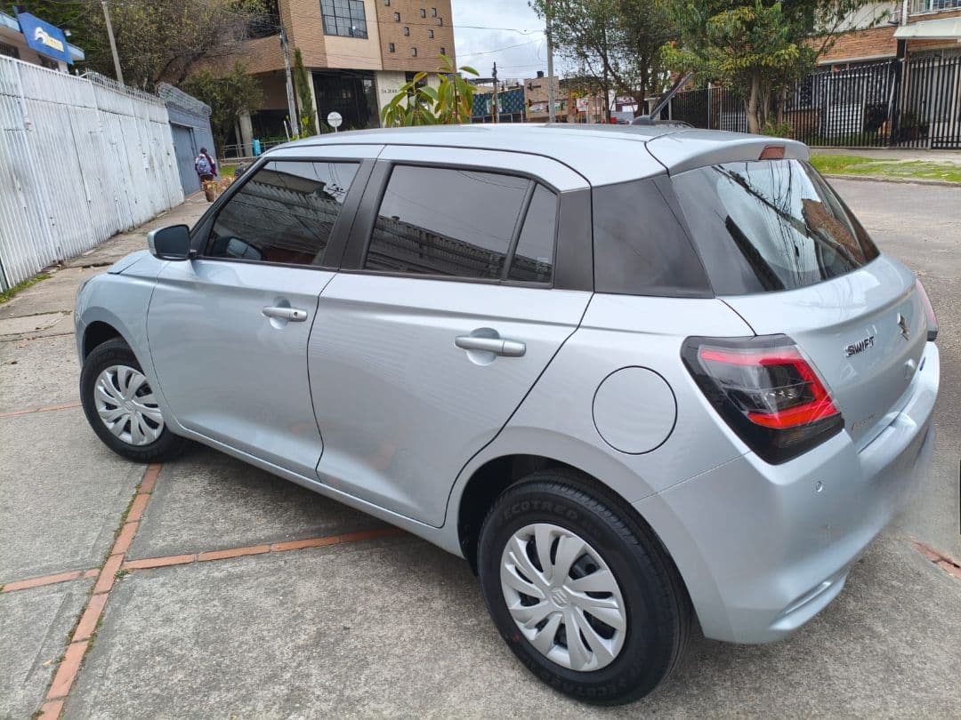 SUZUKI SWIFT HÍBRIDO MODELO 2027 en alquiler en Bogotá, foto 3