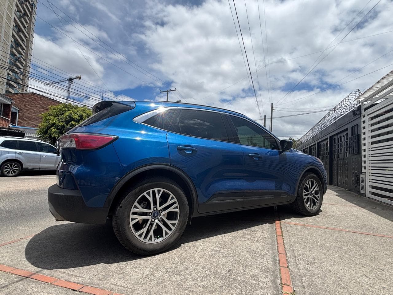 FORD ESCAPE SEL HÍBRIDO MODELO 2022 en alquiler en Bogotá, foto 2